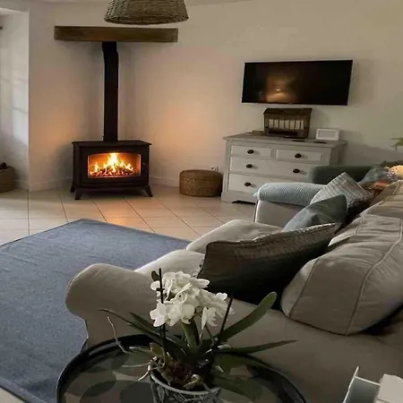Apartment Maison M On The Dordogne Luxurious Sainte-Foy-la-Grande